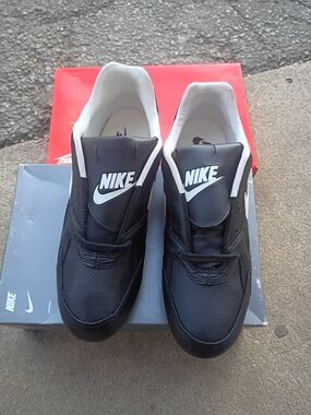 Nike Black & White Men's Classic Low-Top Sneakers